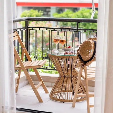 Free-spirit Large Boho With Free-parking Apartment *