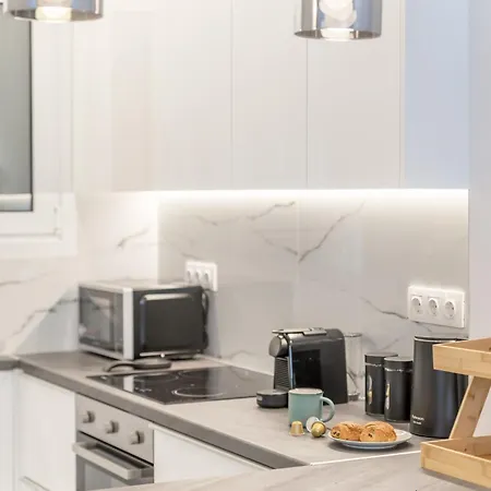 Free-spirit Large Boho With Free-parking Apartment Athens
